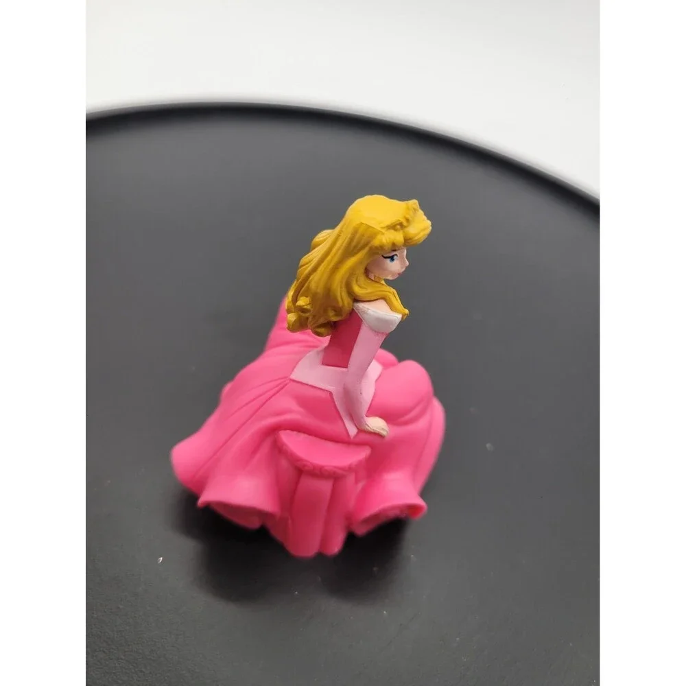 Disney Princess Sleeping Beauty Aurora Sitting PVC Figure 3
